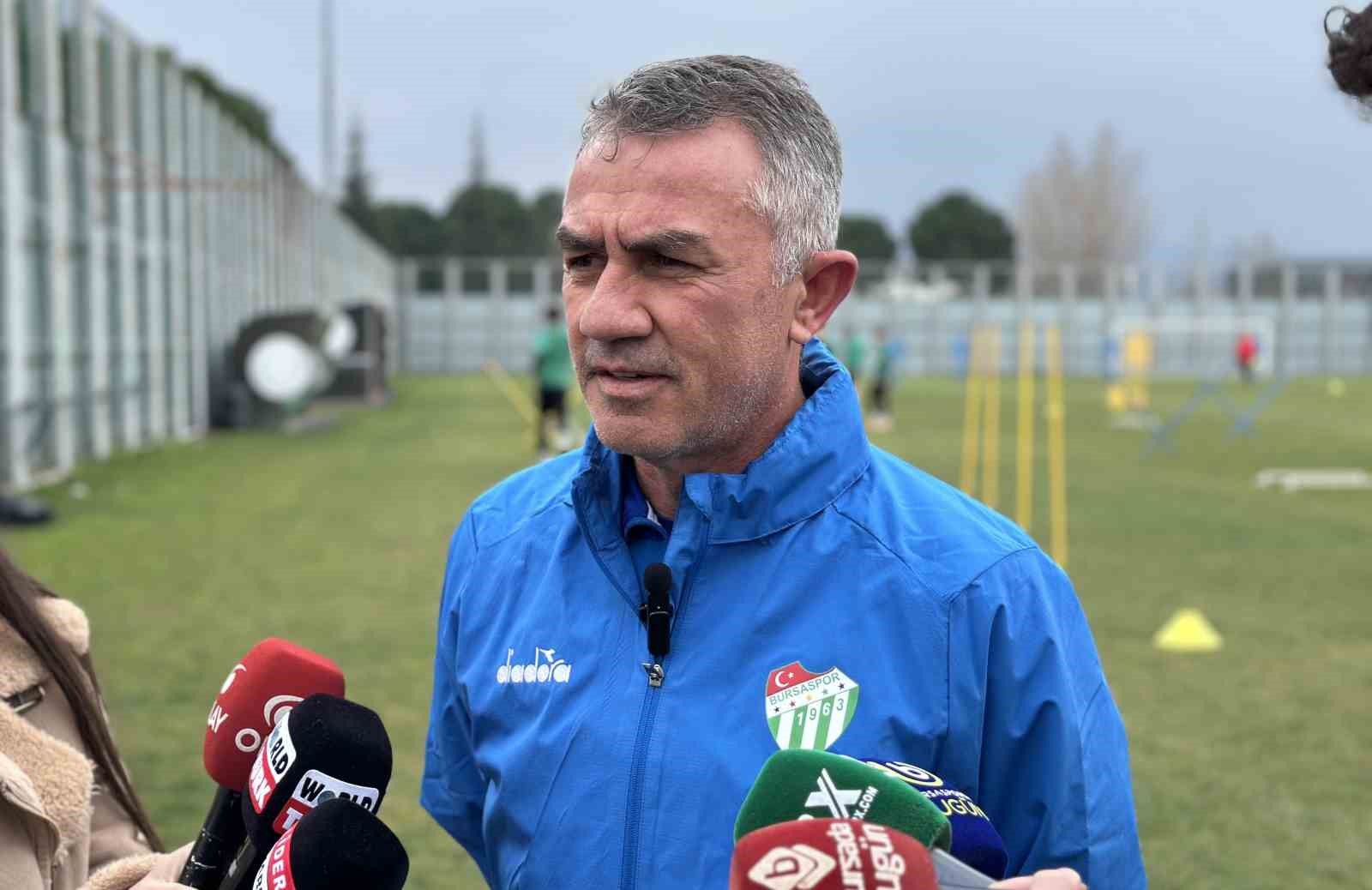 Bursaspor Teknik Direktörü Ümit Şengül: “Hedefimiz 39-40 puan”