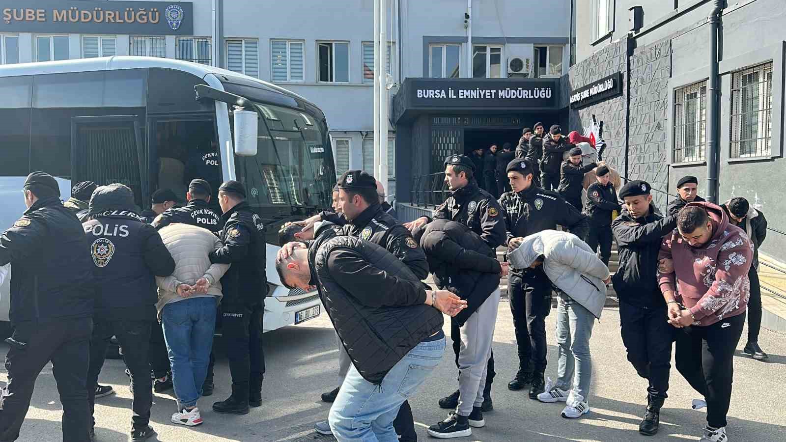 Dünya Kadınlar Günü’nde çökertilen fuhuş çetesi üyeleri, adliyeye sevk edildi