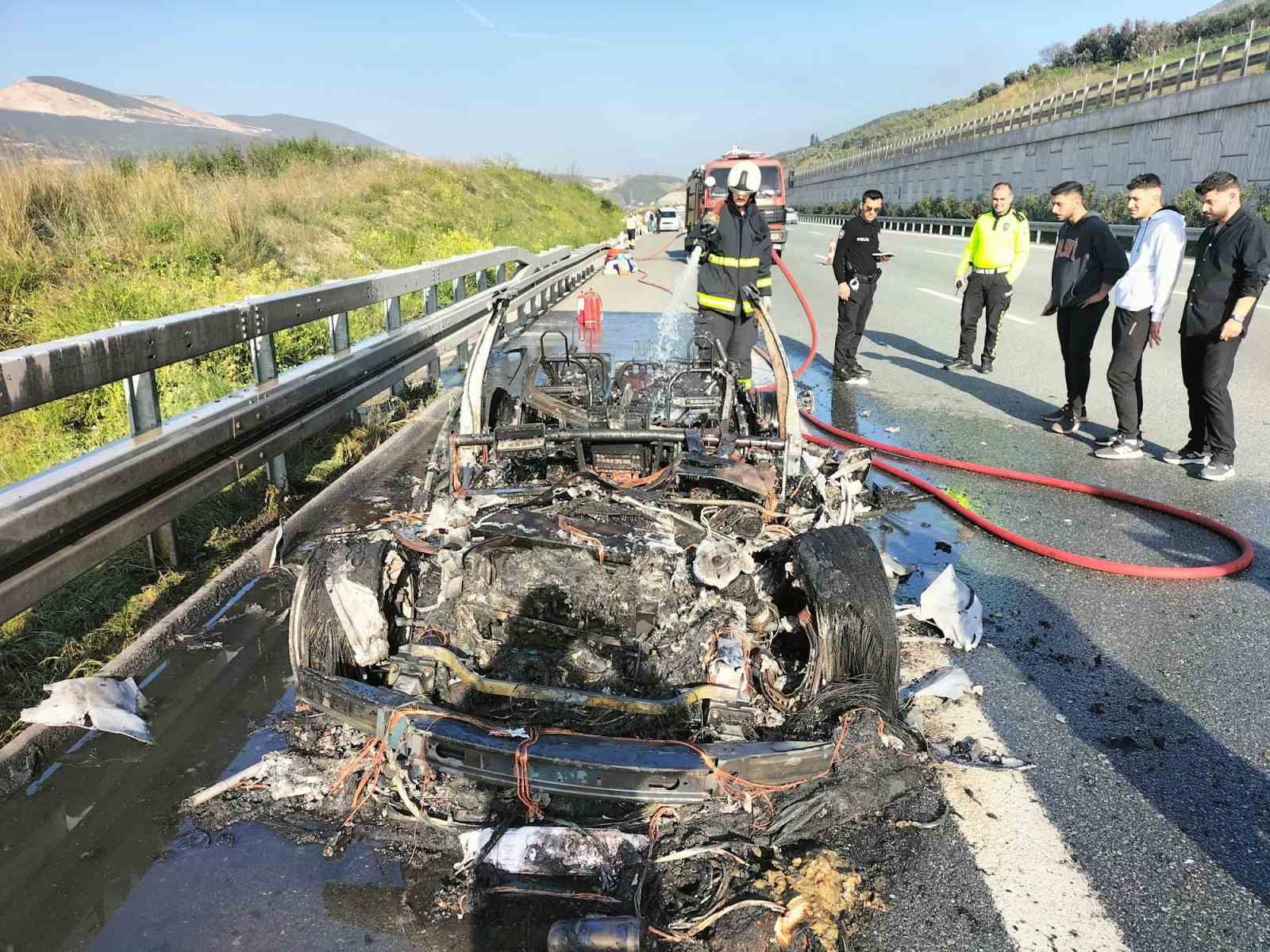 Bursa’da elektrikli otomobil küle döndü