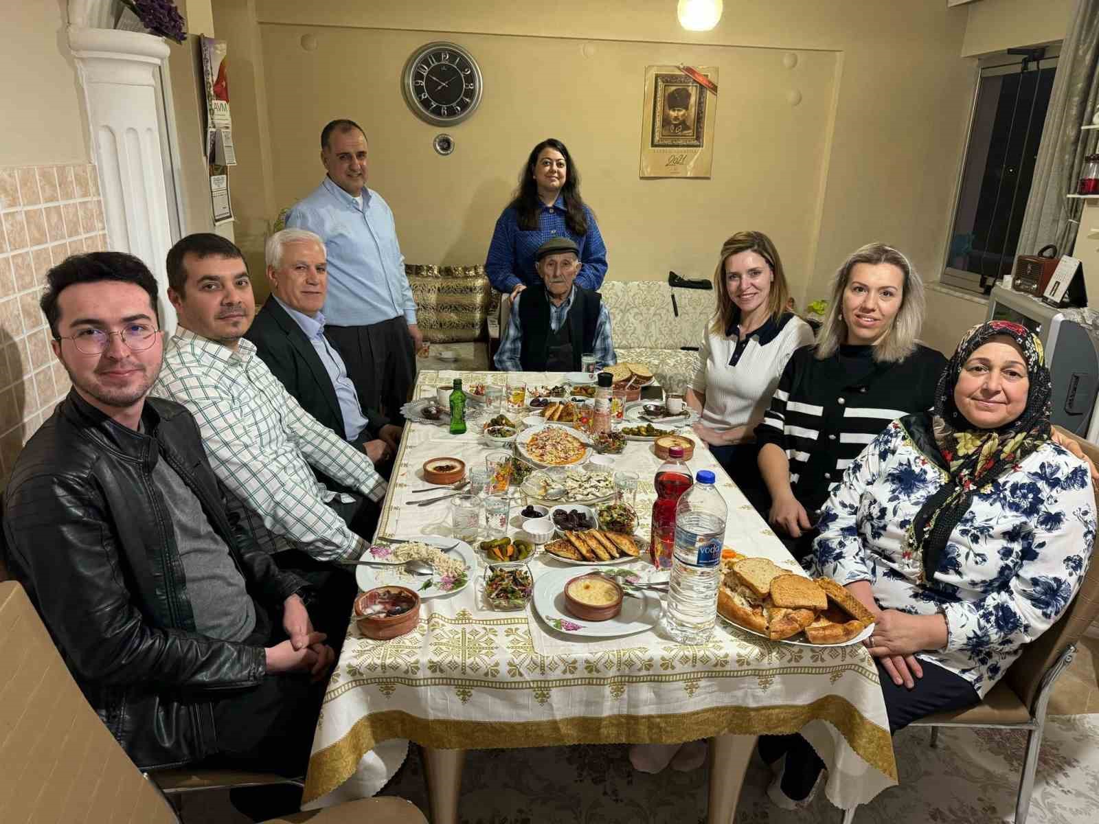 Bozbey, iftarda Güler ailesinin konuğu oldu