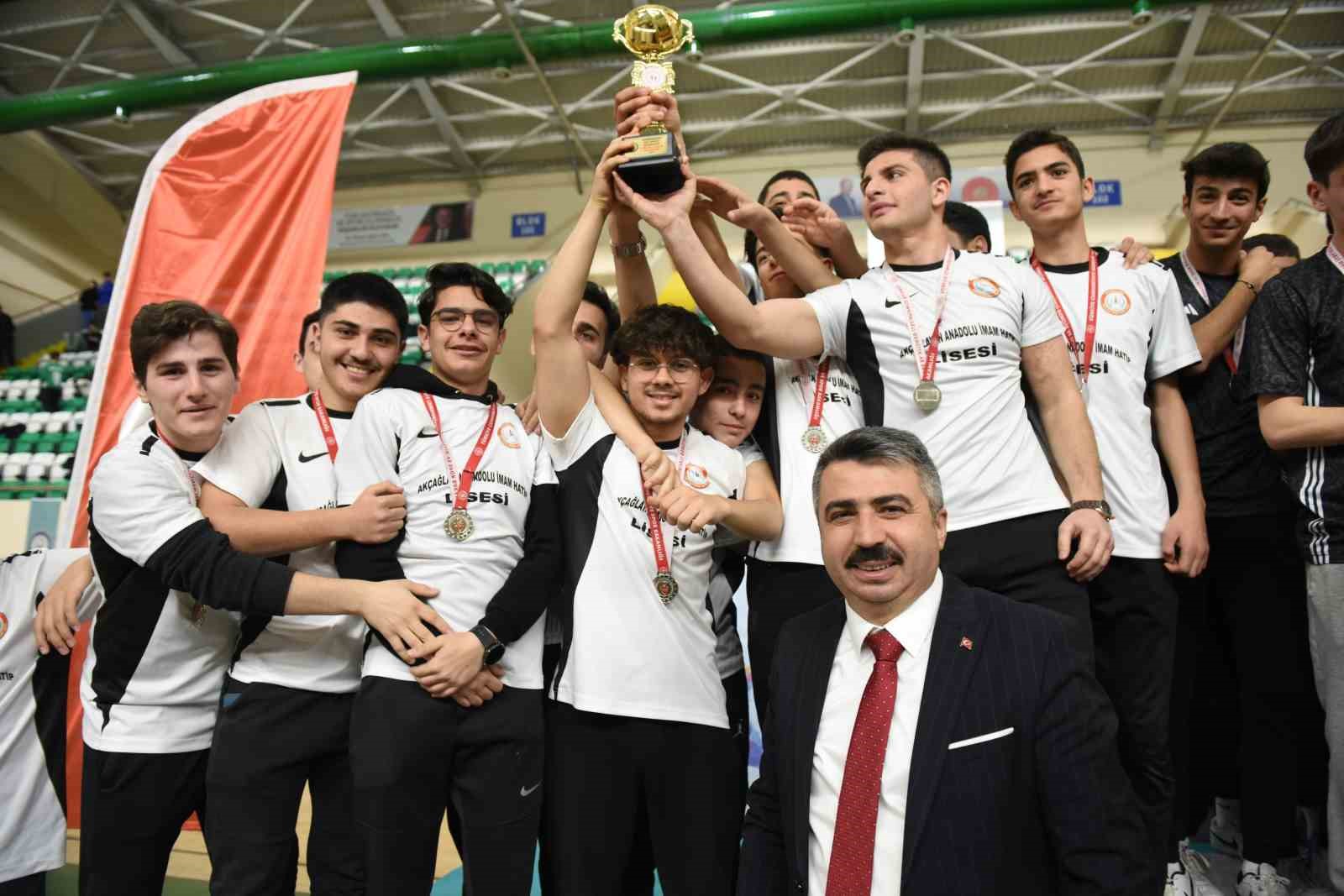 Okul sporları ilçe şenliklerinde görkemli final