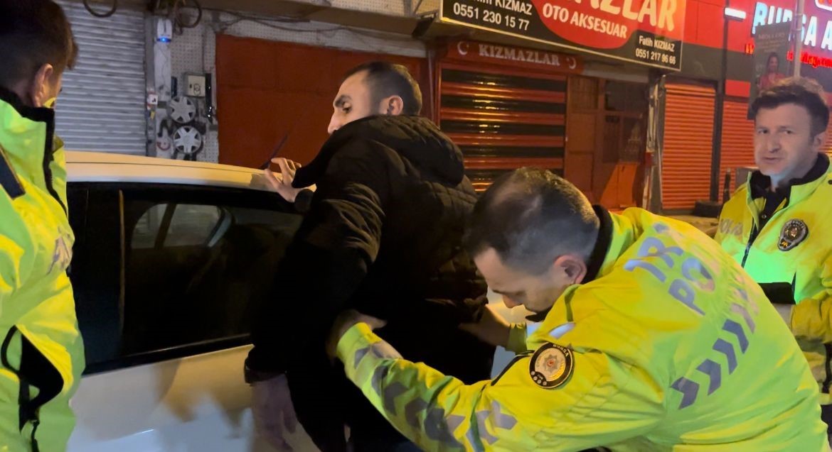 Bursa’da polisi görünce geri vitese taktı, son sürat kaçmaya çalıştı