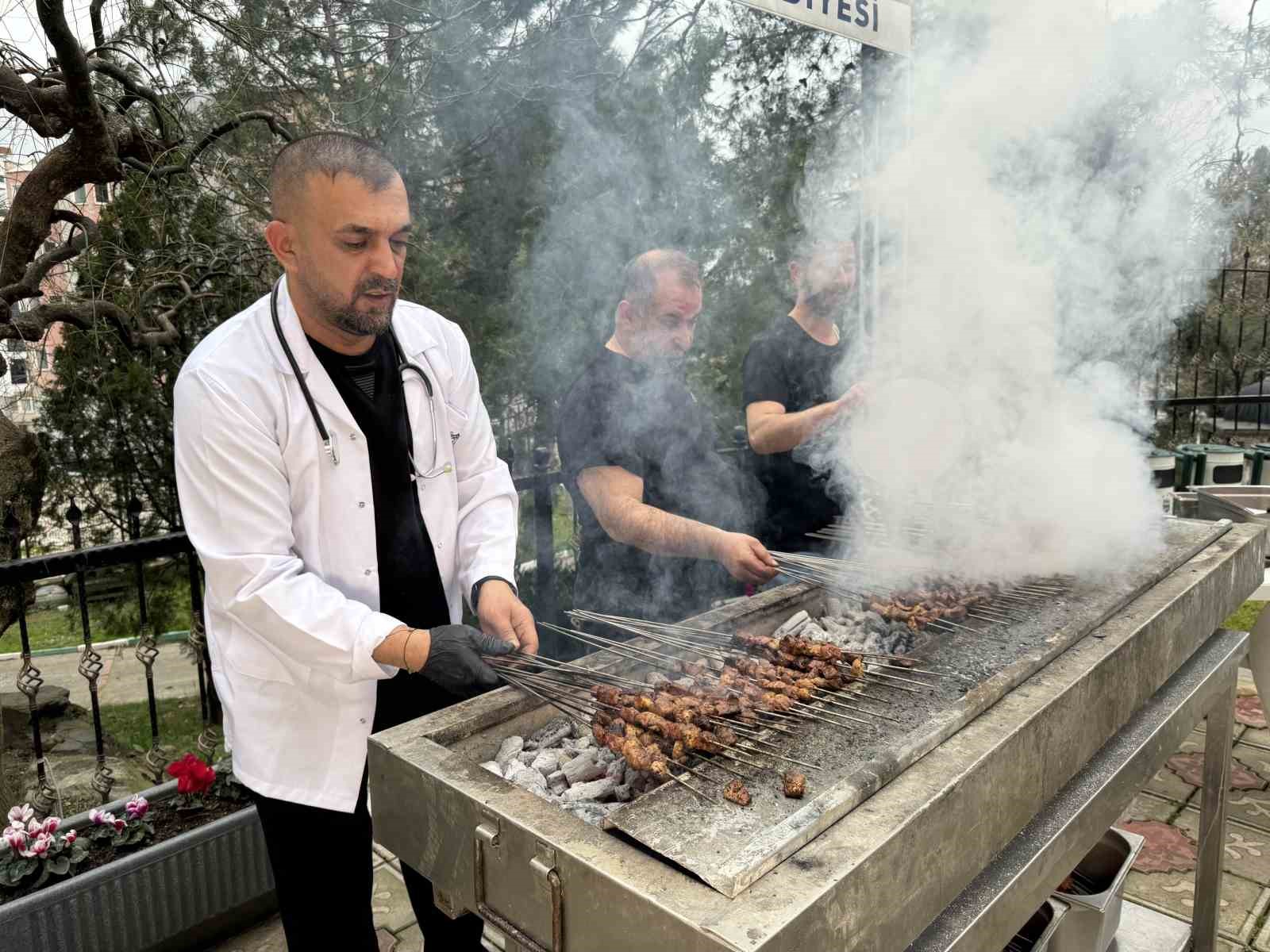 Ramazanda huzurevi sakinleri ve şehit ailelerini unutulmadı