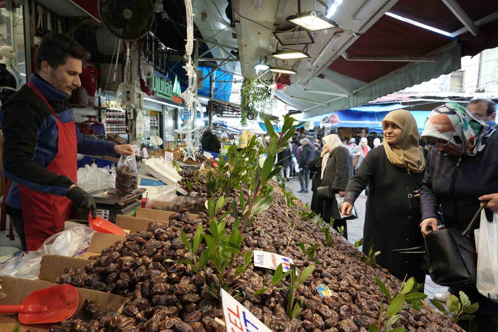 Yıkanmış hurmalara dikkat