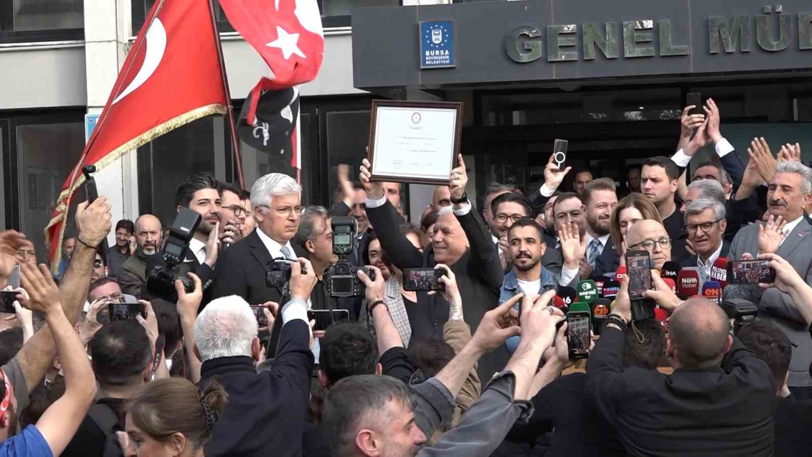 Bursa’da Bozbey için alkış isteyen İl Seçim Kurulu Müdürü Us’a soruşturma