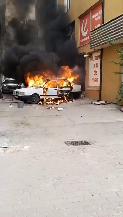 Bursa’da otomobiller alev topuna döndü