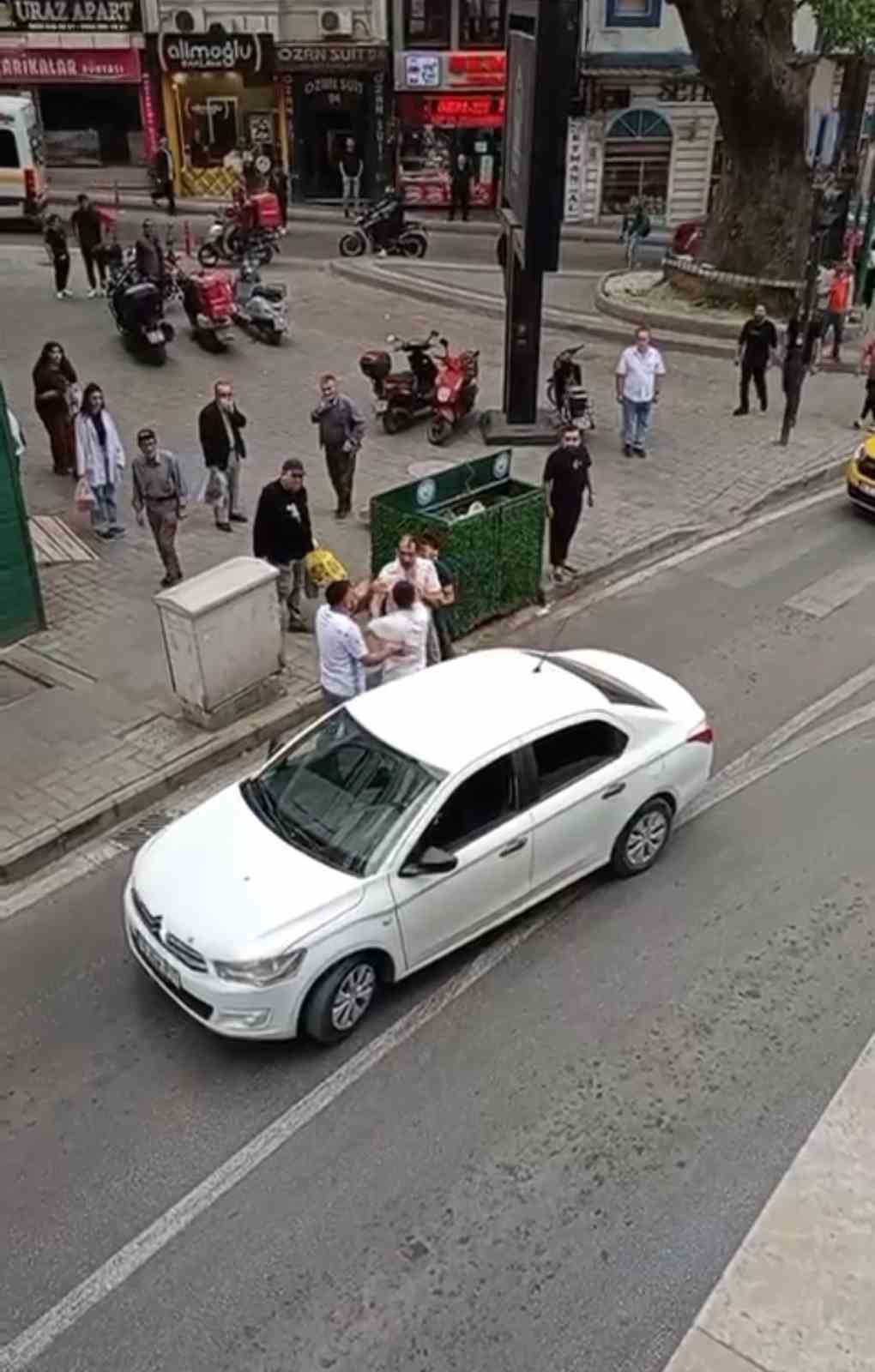 Bursa’da “yol verme” kavgası