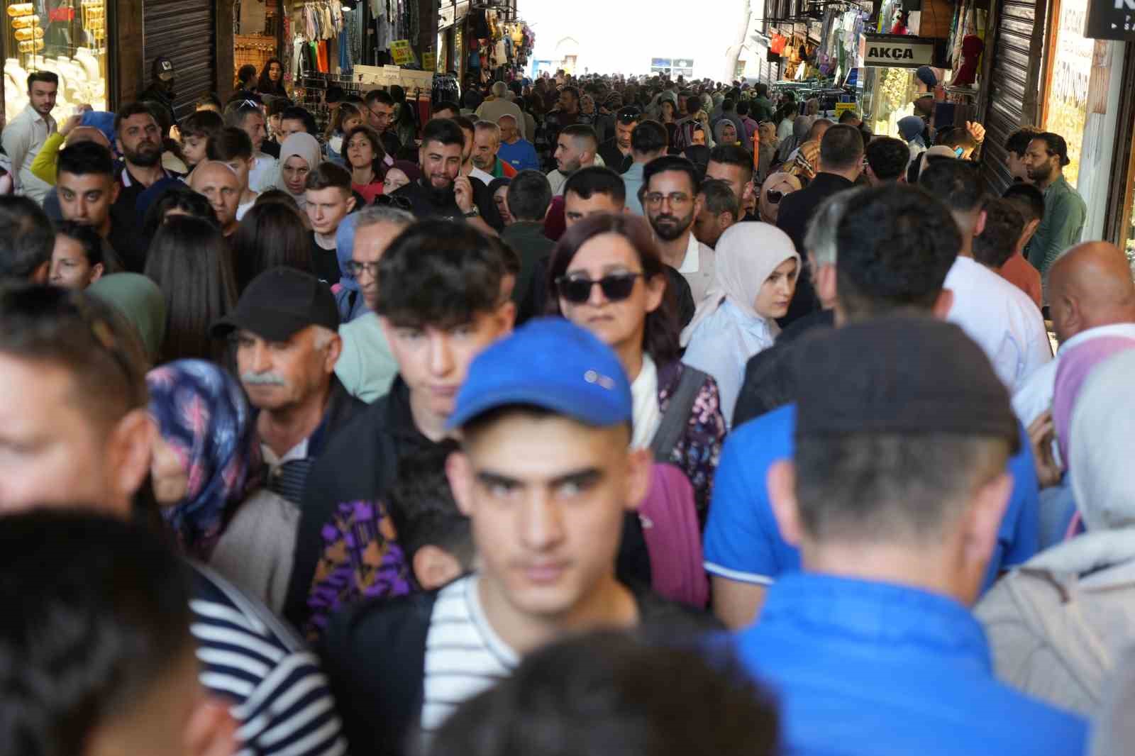 Bursa’nın tarihi mekanlarında adım atacak yer kalmadı