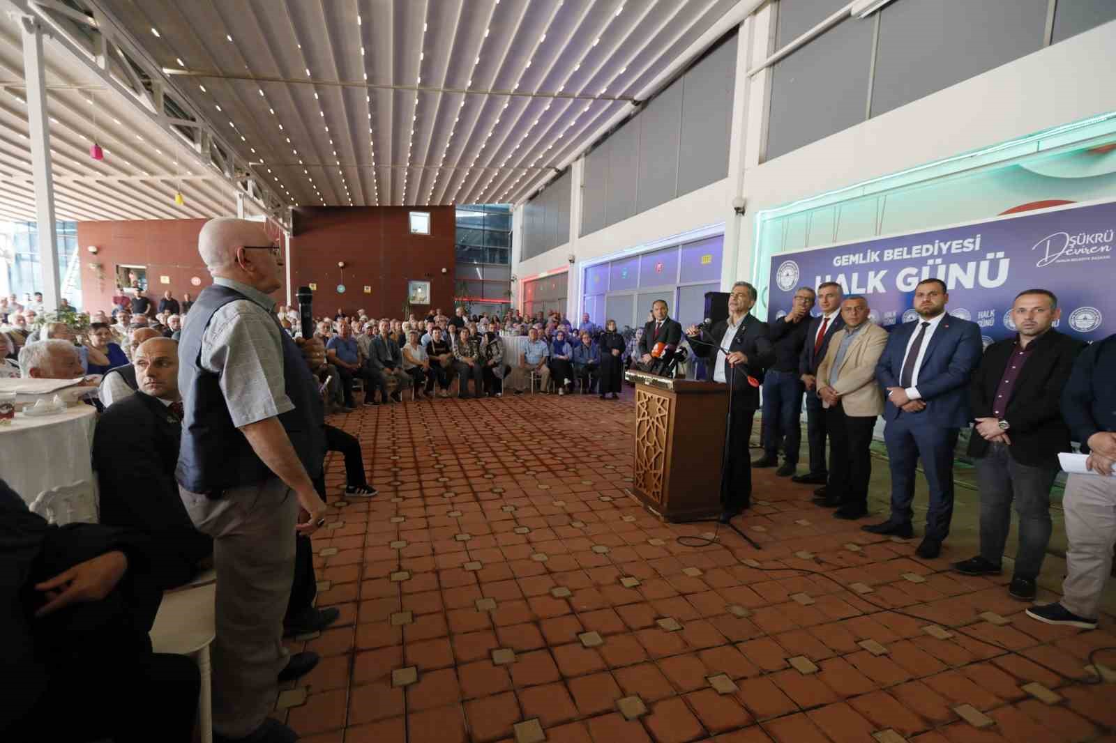 Gemlik Belediye Başkanı Şükrü Deviren ’Halk Günü’nde vatandaşları dinledi