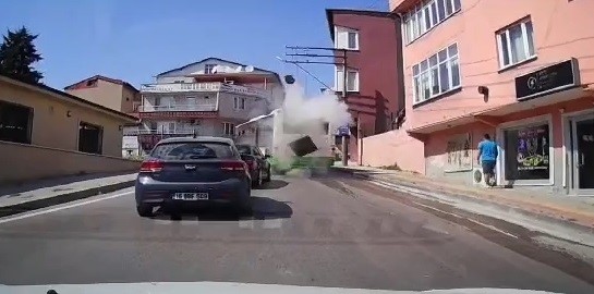 Bursa’da otobüsün su borusu bomba gibi patladı