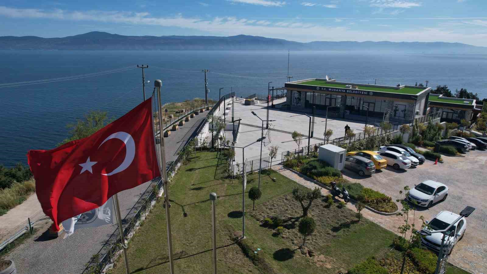 Mudanya’da deniz manzaralı belediye binası satılacak