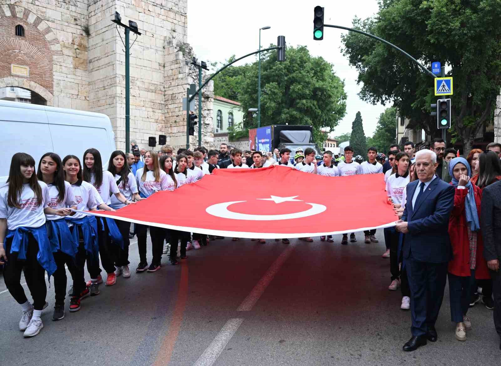 Bursa’da 19 Mayıs coşkusu kortejle başladı