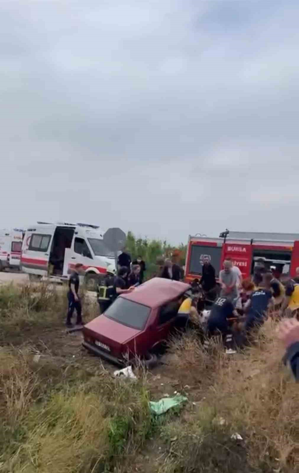 Bursa’da iki otomobil çarpıştı: 5’i ağır 8 yaralı