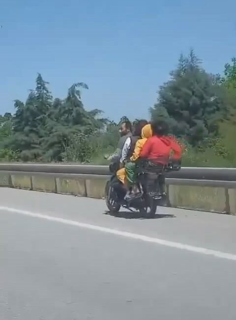 Bursa’da bir ailenin motosikletteki