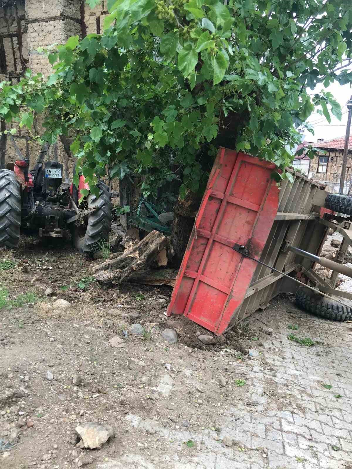 Bursa’da devrilen traktörün sürücüsü hayatını kaybetti