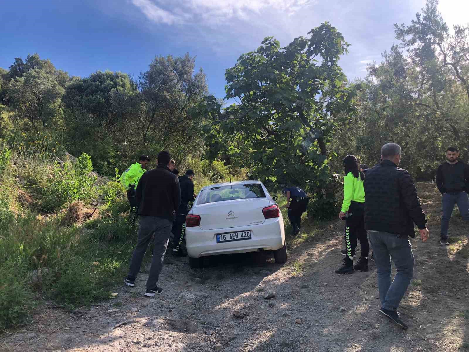 Gemlik’te polisten kaçan araç terk edilmiş olarak bulundu