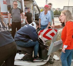 Bursa’da motosiklet bariyerlere ok gibi saplandı