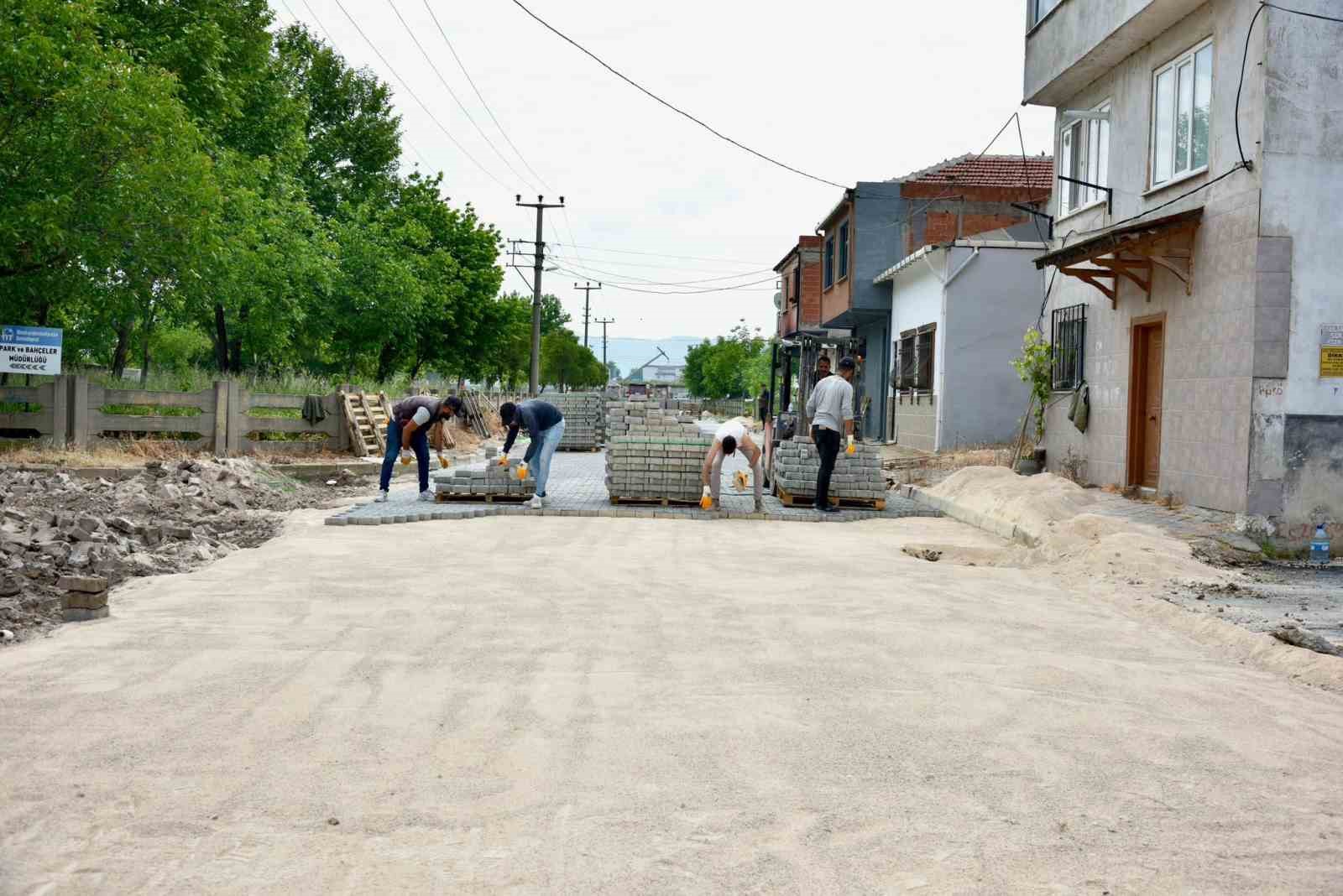 Mustafakemalpaşa’da hayat konforunu bozan yollar tamamlanıyor