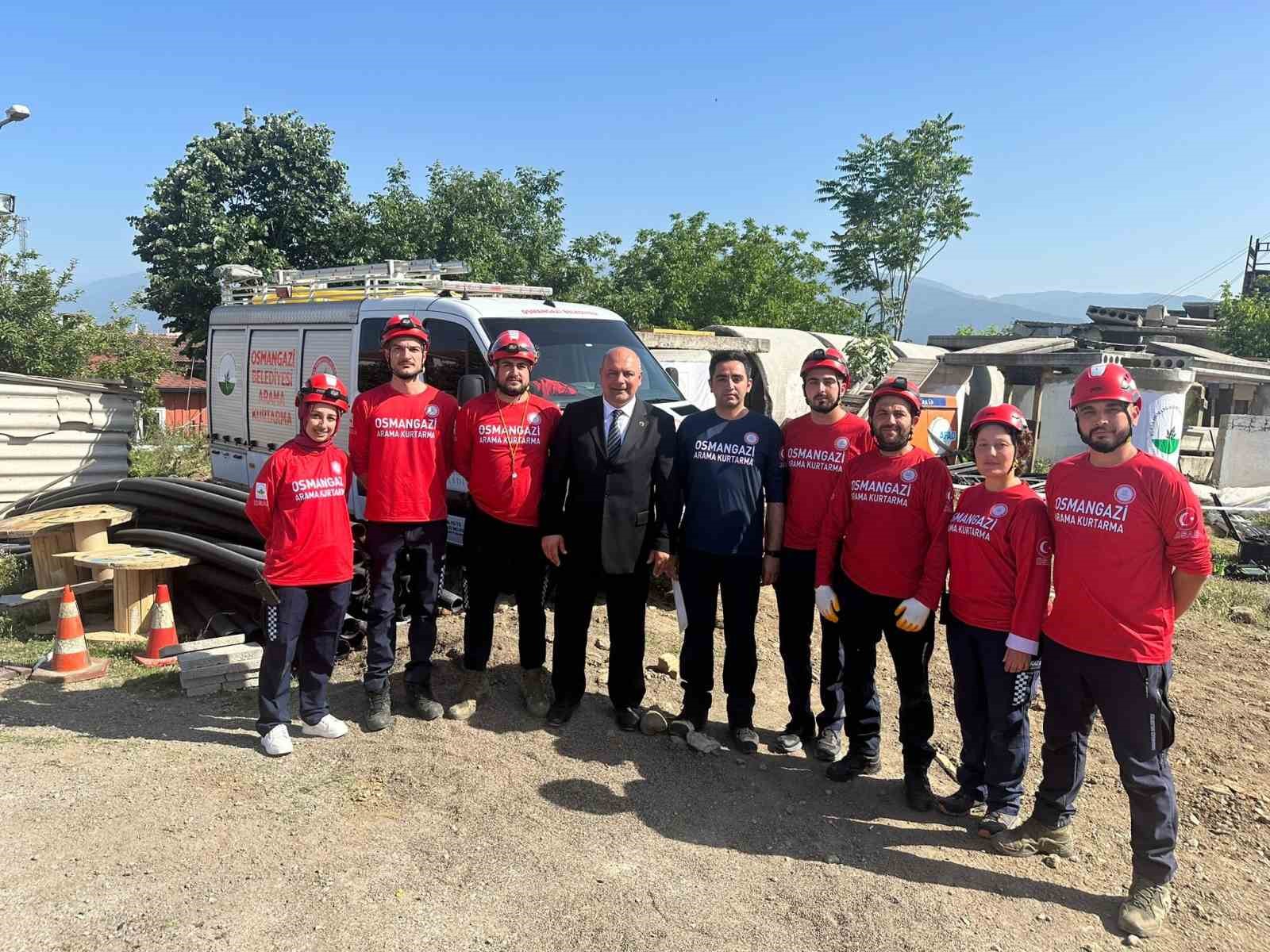 Osmangazi Belediyesi arama kurtarma ekiplerinden nefes kesen tatbikat