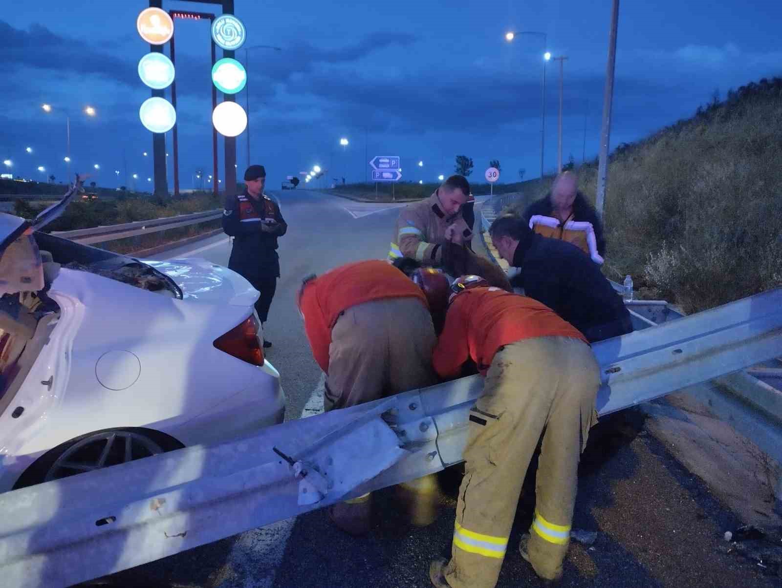 Bursa’da refüjde çarpan otomobil sürücüsü öldü