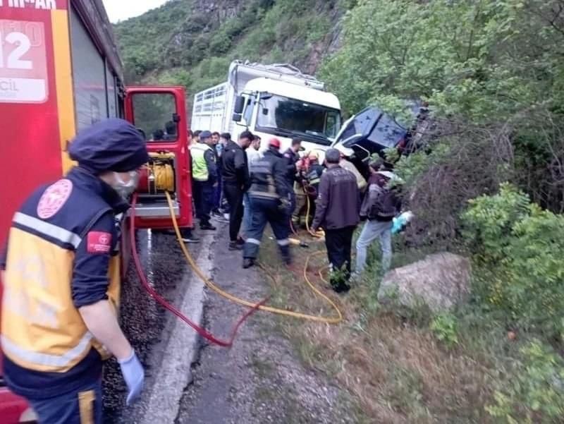 Bursa’da şerit ihlali yapan kamyon dehşet saçtı, anne ve oğlu öldü