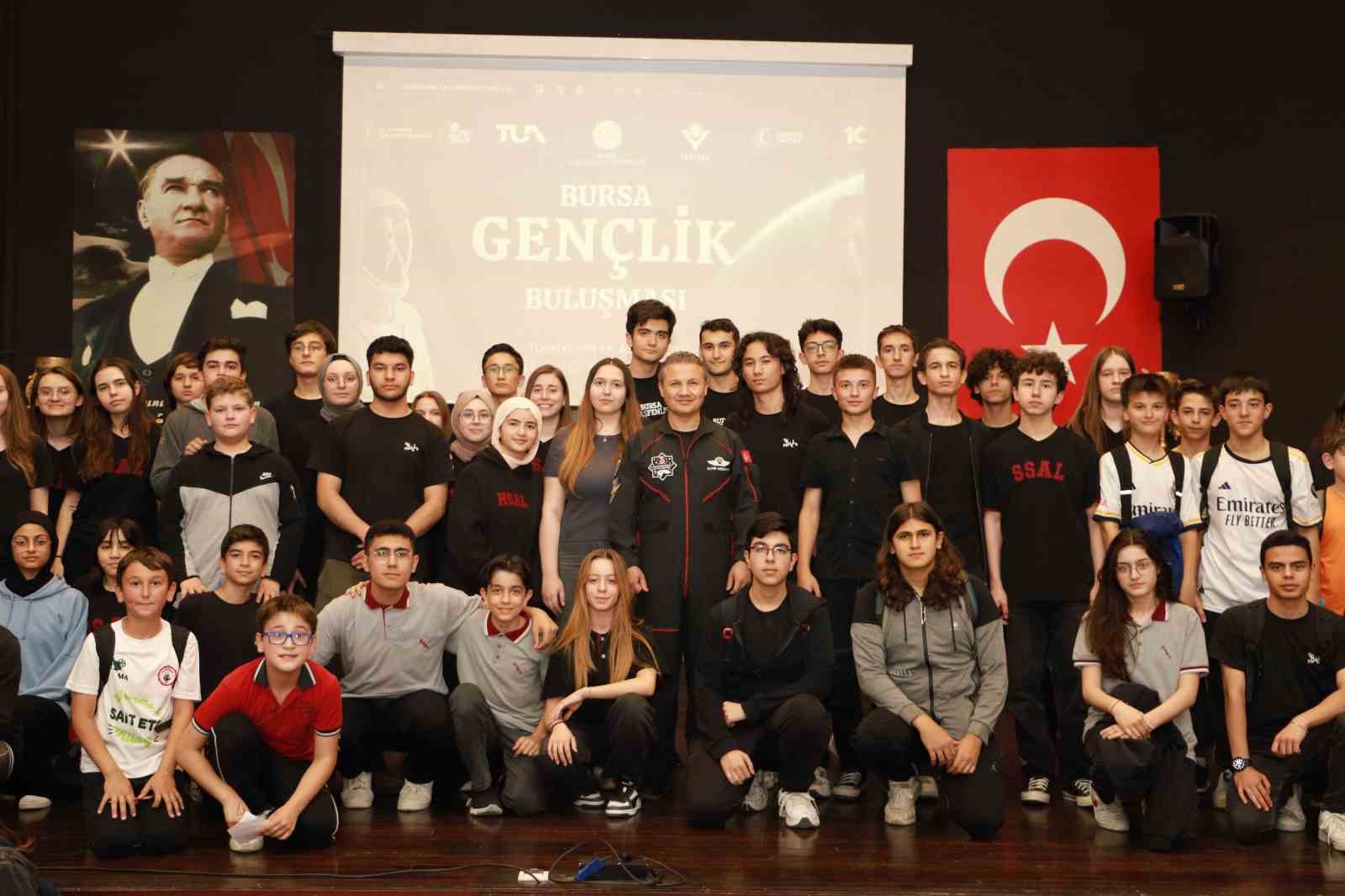 Alper Gezeravcı, Bursa’da öğrencilerle buluştu