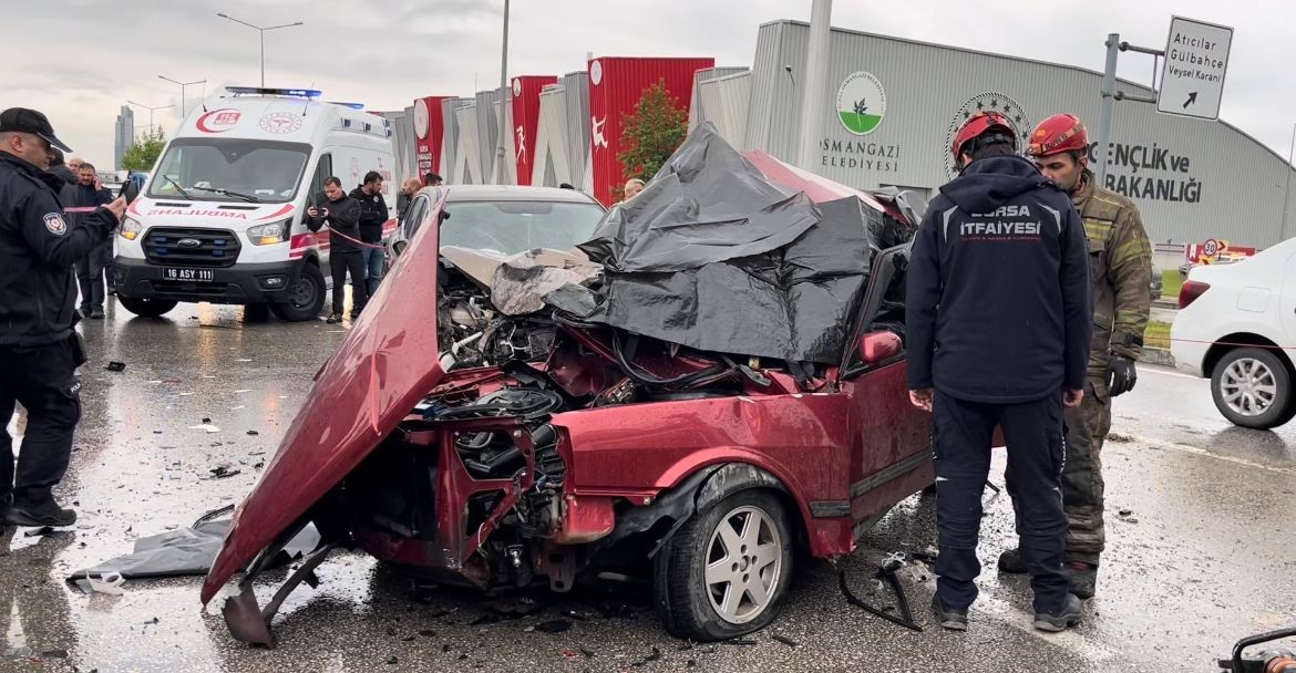 Bursa’da feci kaza: 2 ölü 1 yaralı