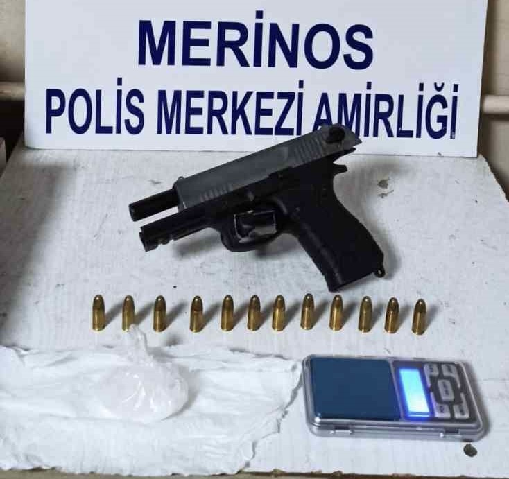 Bursa’da 11 yıl 8 ay kesinleşmiş hapis cezası olan şüpheli, uyuşturucu partisinde yakalandı