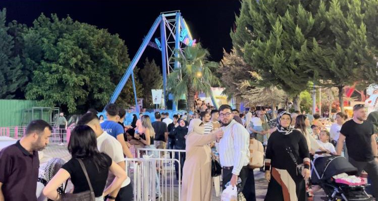 BAYRAMIN İLK GÜNÜ LUNAPARK