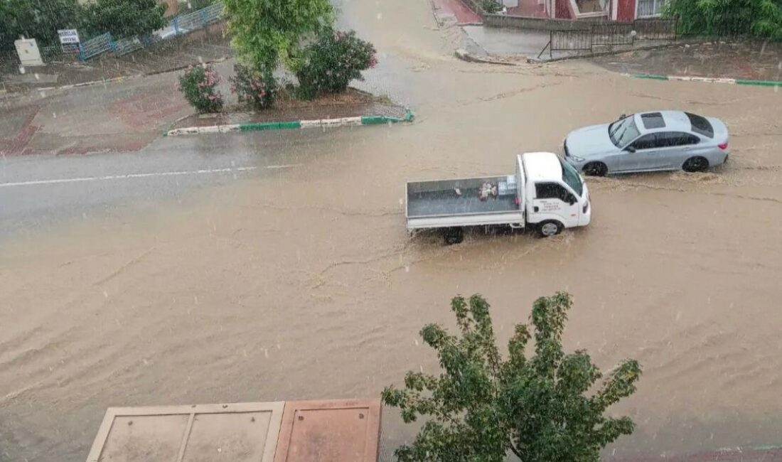 BURSA'DA ANİDEN BASTIRAN SAĞANAK