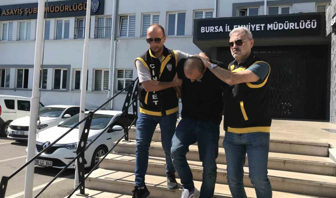 BURSA'DA YOLDA İLERLERKEN, OMZUNA