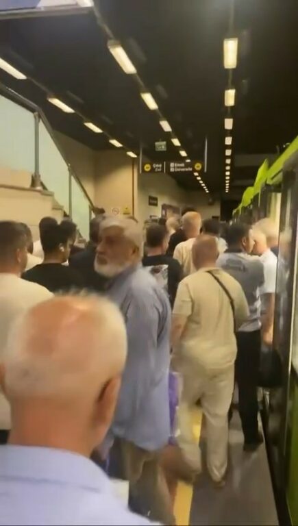 Bursa’da sağanak yağış metro seferlerini de durdurdu, raylar şelaleye döndü