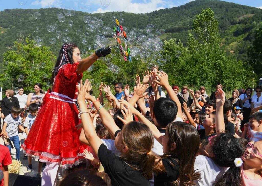 Osmangazi Belediyesi köyleri şenlendiriyor