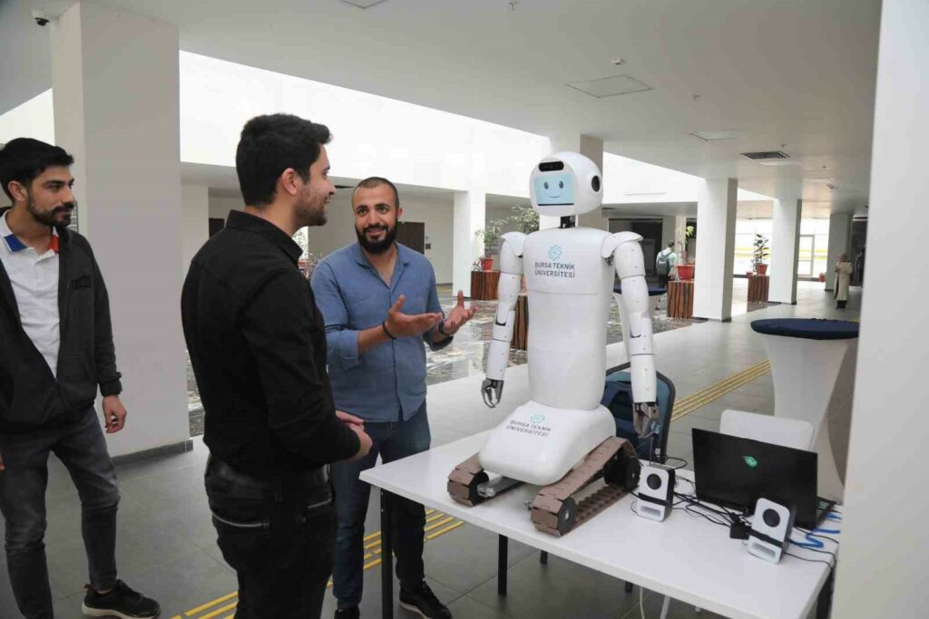 BTÜ’de yapay zeka destekli insansı robot geliştirildi