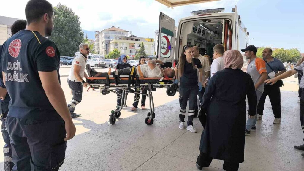 Bursa’da 2 ambulans kamyonetle çarpıştı, 7 kişi yaralandı