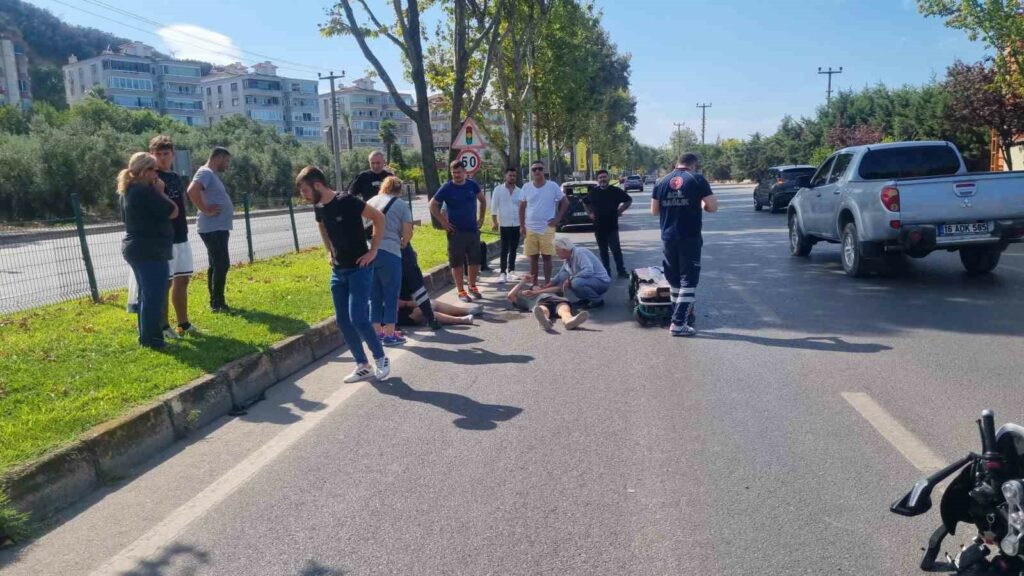 Bursa’da motosiklet ile otomobil çarpıştı: 2 yaralı