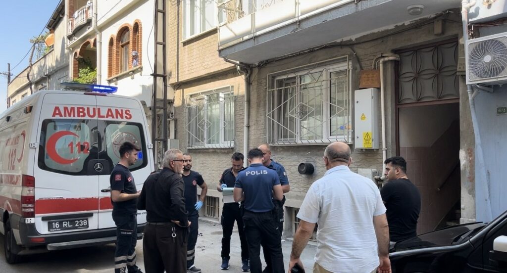 Bursa’da 2 çocuk babası adam apartmanda ölü bulundu