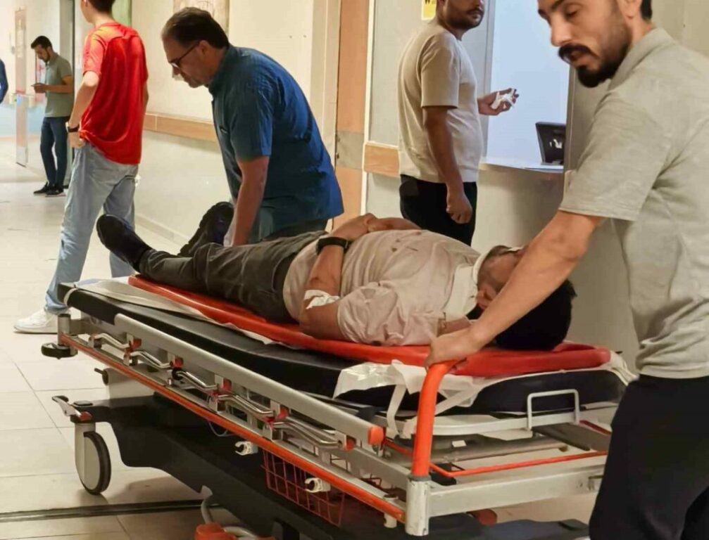 Bursa’da otomobil kamyona çarptı: 1’i ağır 2 yaralı