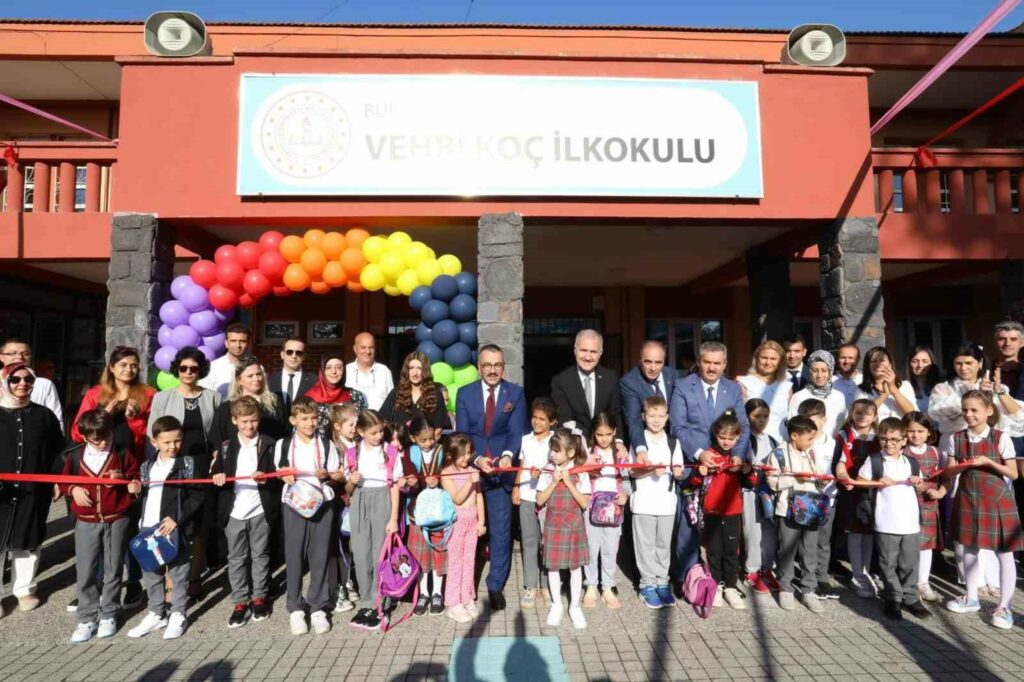 İlk ders zilini protokol çaldı