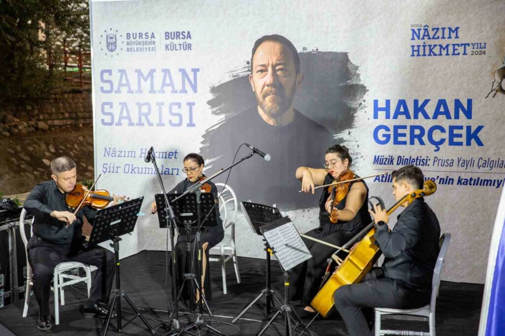 Nâzım Hikmet şiirlerle anıldı