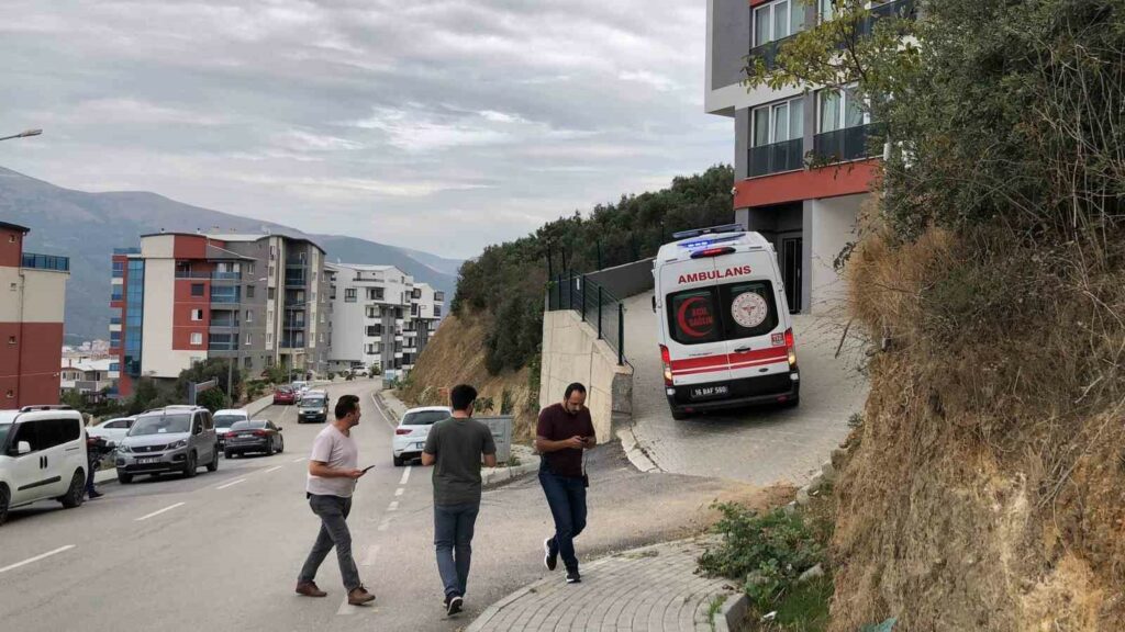 Ayrılmak üzere olduğu eşini silahla yaraladı