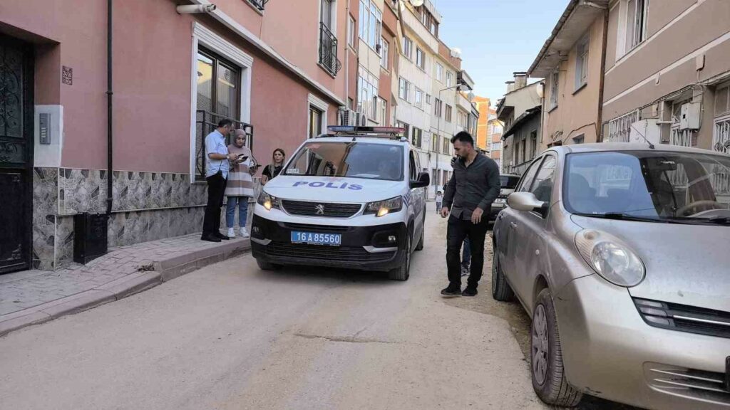 Eski nişanlısının önünü kesip ateş etti