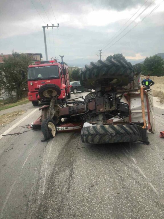 Servisten indirilen öğrencilerin bindiği traktör kaza yaptı: 6 yaralı