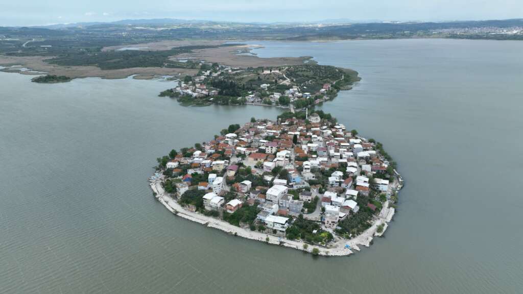 Gölyazı turistleri bekliyor