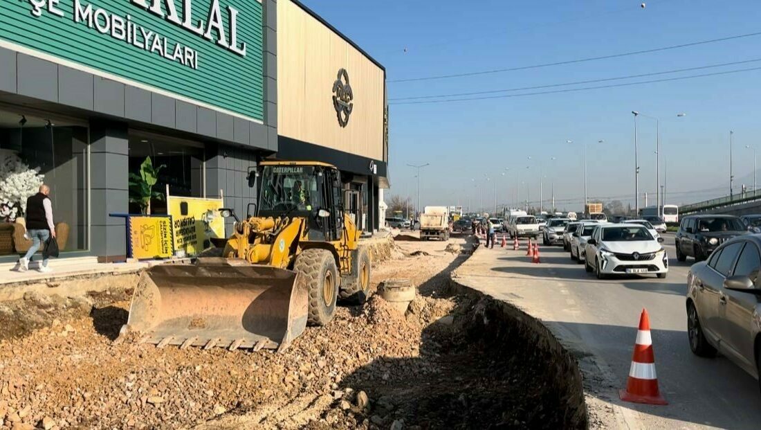 Bursa’da kent içi trafiğin düğüm noktası olan Acemler Kavşağı ve