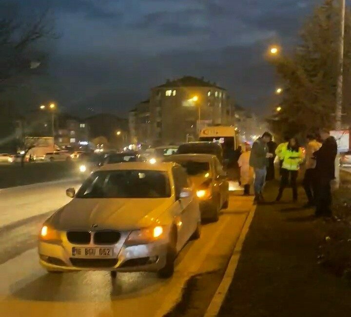 Bursa’nın İnegöl ilçesinde 4 aracın karıştığı zincirleme kazada 2 kişi