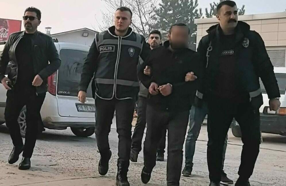 Bursa’nın İnegöl ilçesinde kundaklayıp saklandığı evde jandarma ekiplerine 24 saat