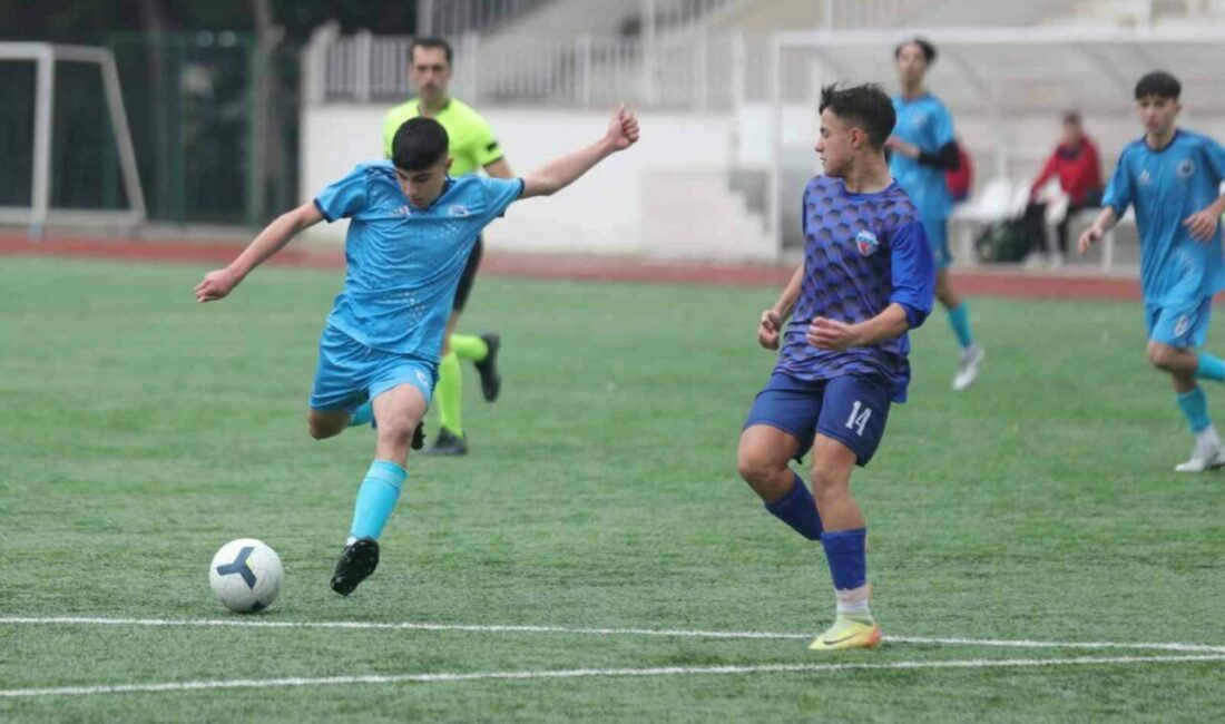 Gemlik Belediyespor U16 takımı, Gemlik İlçe Stadyumu’nda Boschspor ile karşılaştığı