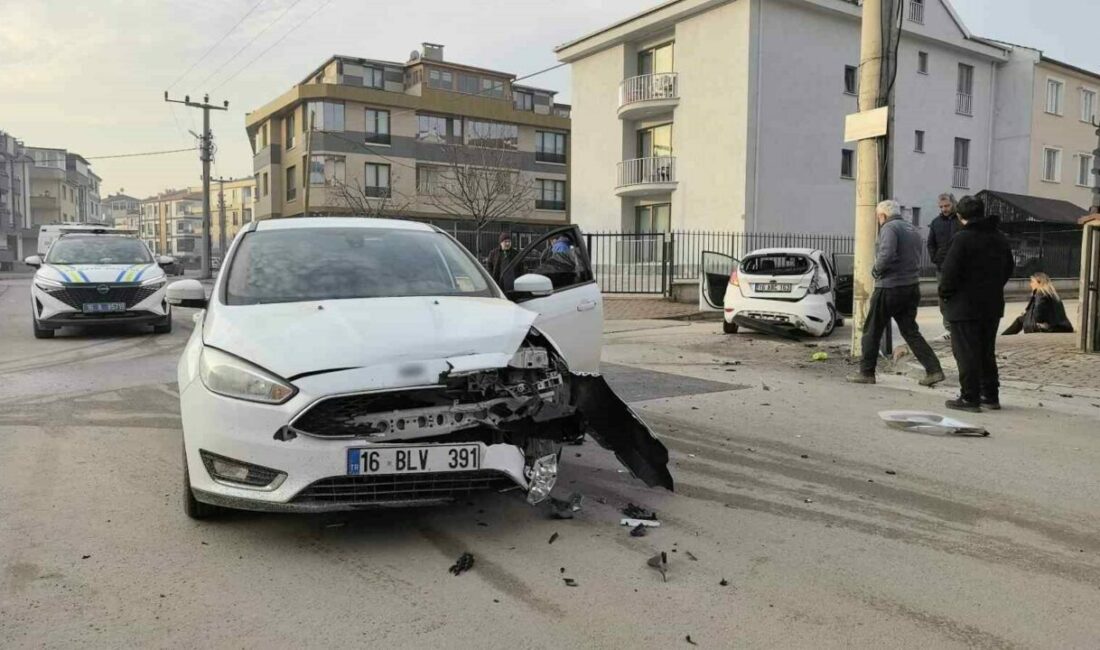 Bursa’nın İnegöl ilçesinde 2 otomobil çarpıştı, kaza sonucu 3 kişi