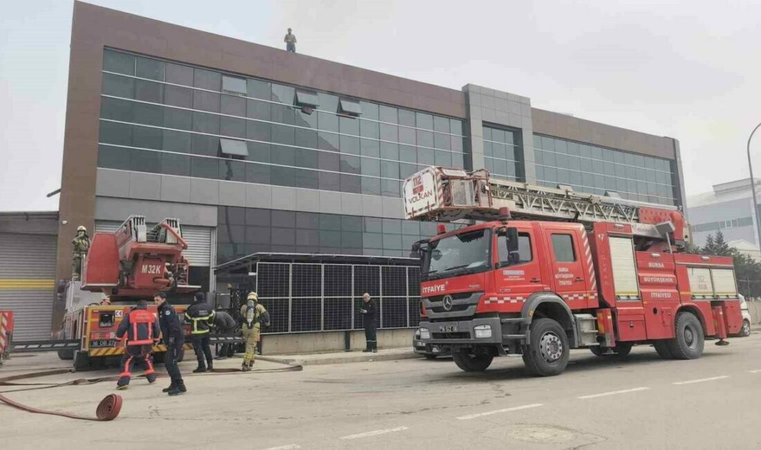 Bursa’nın İnegöl ilçesinde faaliyet gösteren bir tekstil fabrikasında yangın çıktı.